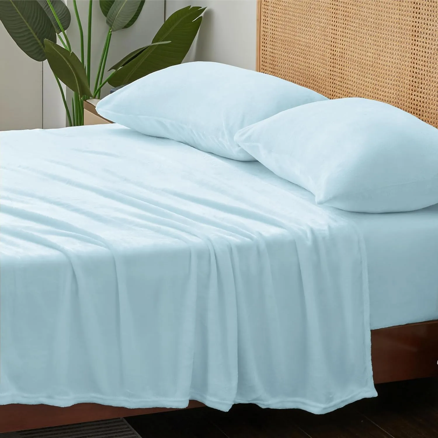 BEDELITE Flannel Sheets Queen Size Blue - Super Soft Fleece Sheets Set Fluffy Extra Plush, 4 Piece(Include Fitted Sheet, Flat Sheet, 2 Pillowcases)