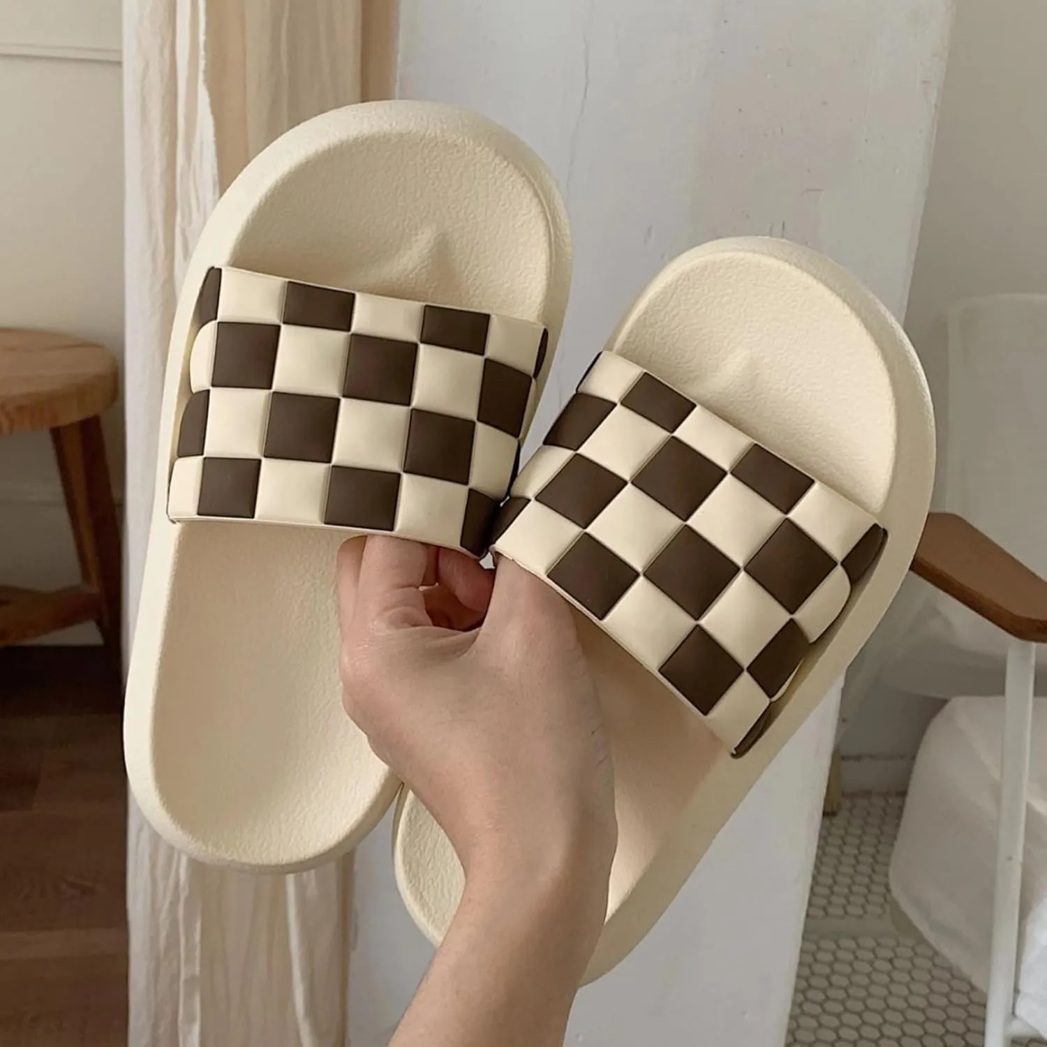 Checkered Slippers for Women Men Checkerboard Open Toe Slides Sandals Indoor House Shoes Soft Thick Sole Slippers Summer Outdoor Slip On Beach Slides Couple Home Slippers