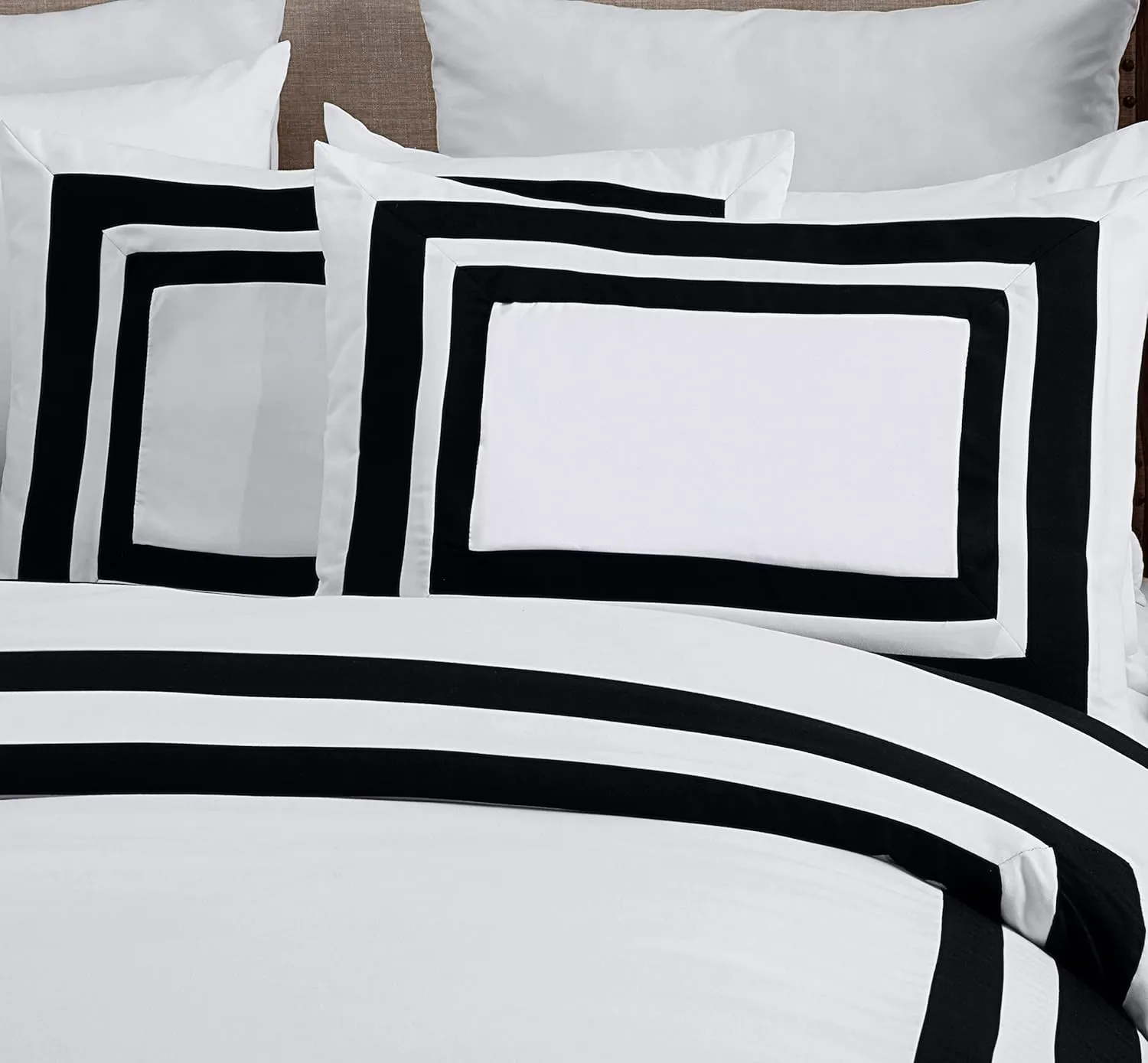 Chezmoi Collection Wyatt 7-Piece Queen Bed in a Bag Comforter Set - Hotel Style Bedding with Sheet Set - White/Black Square Pattern