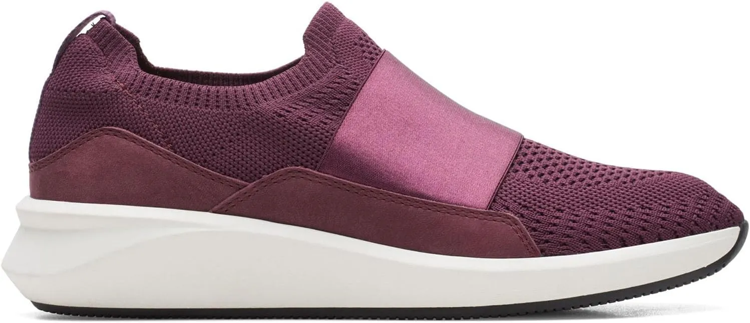 Clarks Women's Un Rio Knit Sneaker