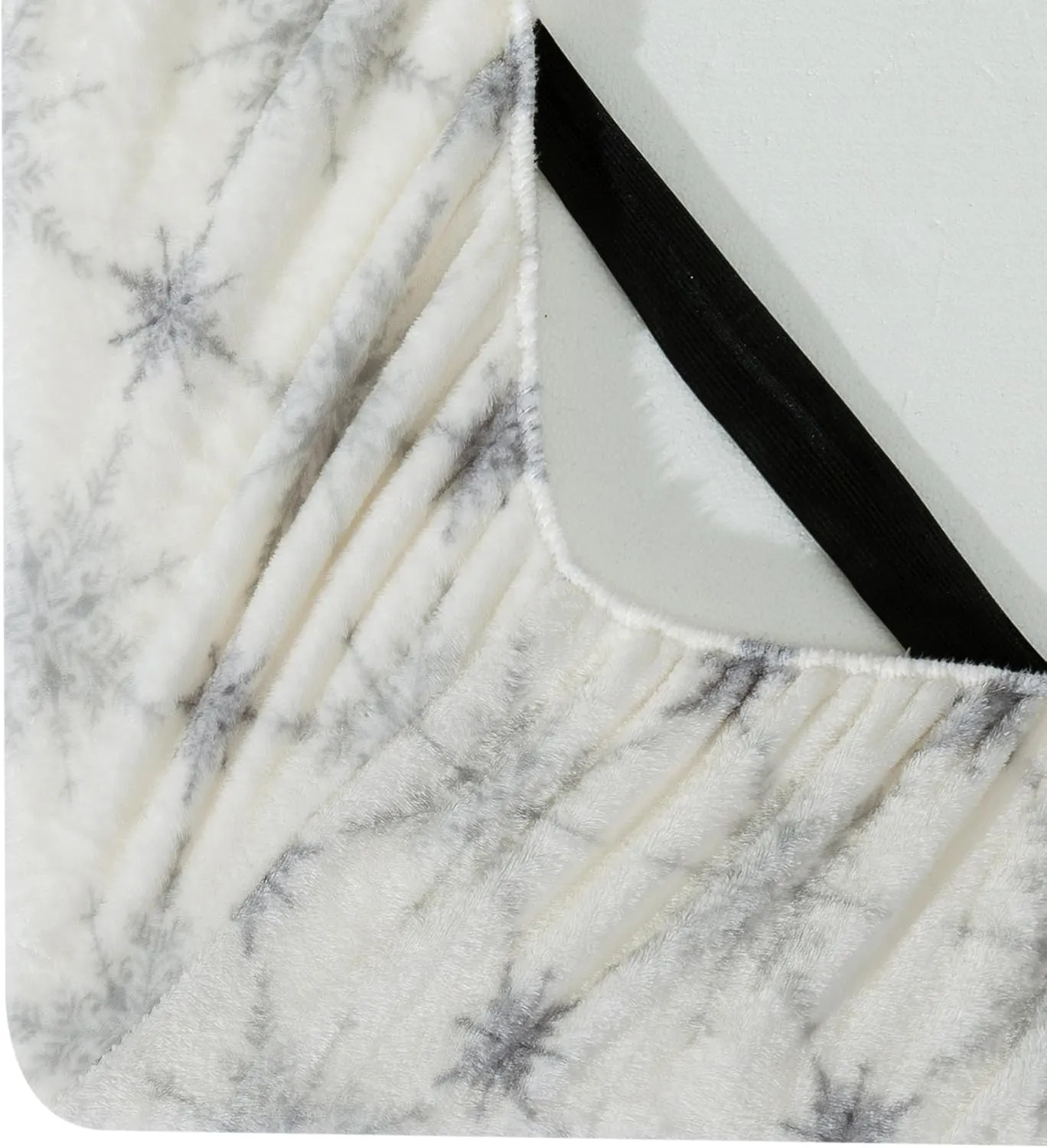 Elegant Comfort Luxuriously Soft 4-Piece Holiday Velvet Plush Flannel Sheet Set - Premium Quality - Cozy Warm, Christmas Fuzzy Velvet Flannel Fleece Deep Pocket Sheet Set - Queen, Beige Snowflake