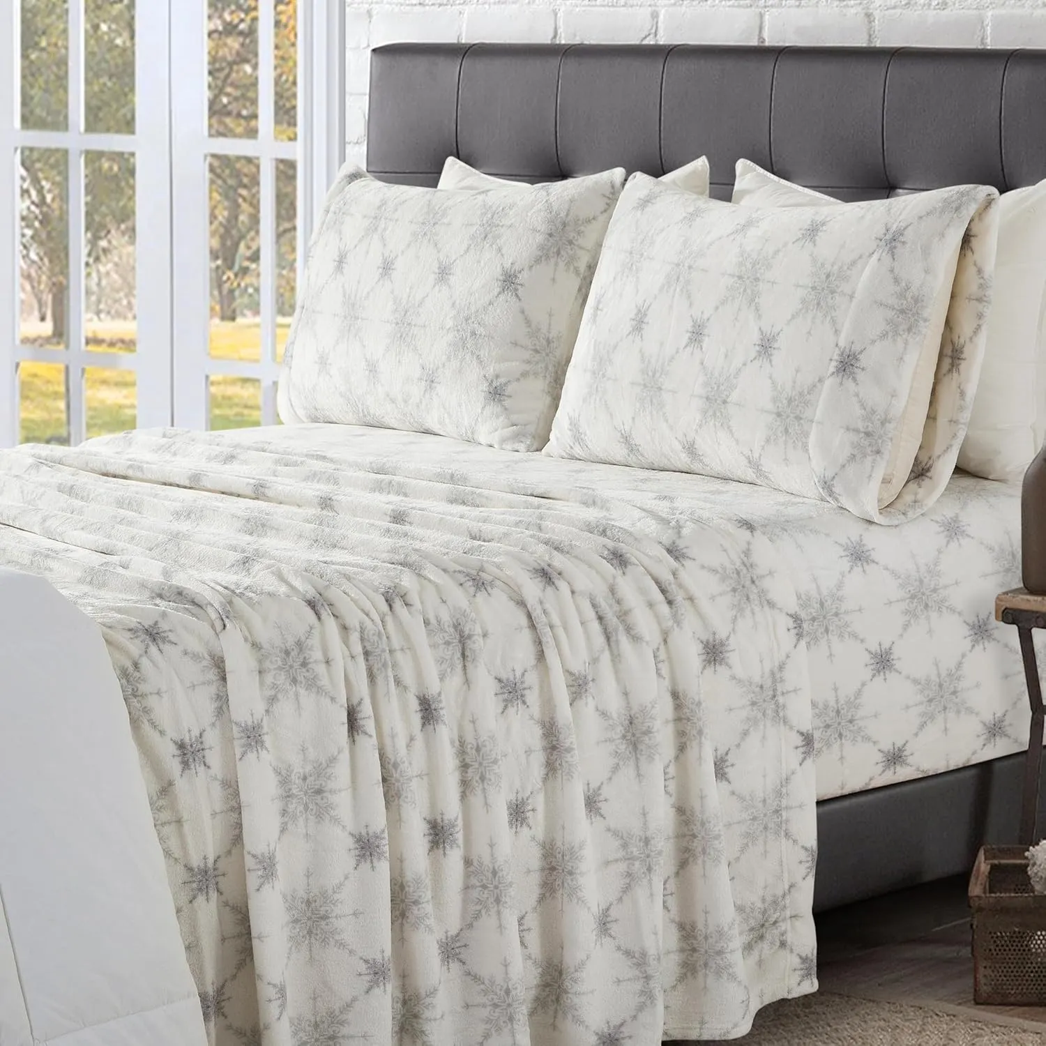 Elegant Comfort Luxuriously Soft 4-Piece Holiday Velvet Plush Flannel Sheet Set - Premium Quality - Cozy Warm, Christmas Fuzzy Velvet Flannel Fleece Deep Pocket Sheet Set - Queen, Beige Snowflake