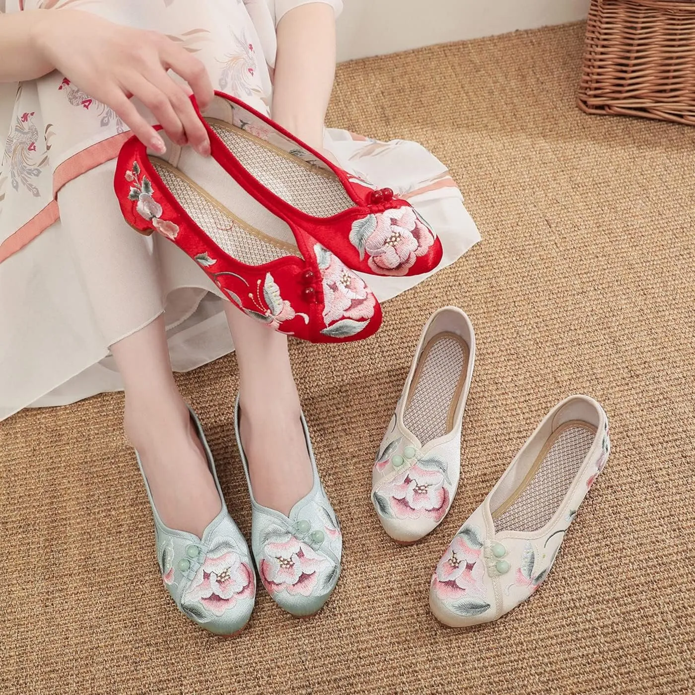 Floral Handmade Embroidered Shoes for Women Retro Classic Ballet High Heels Shoes Pointed Toe Slip On Comfortable Loafer Mary Jane Flats Cheongsam Shoes