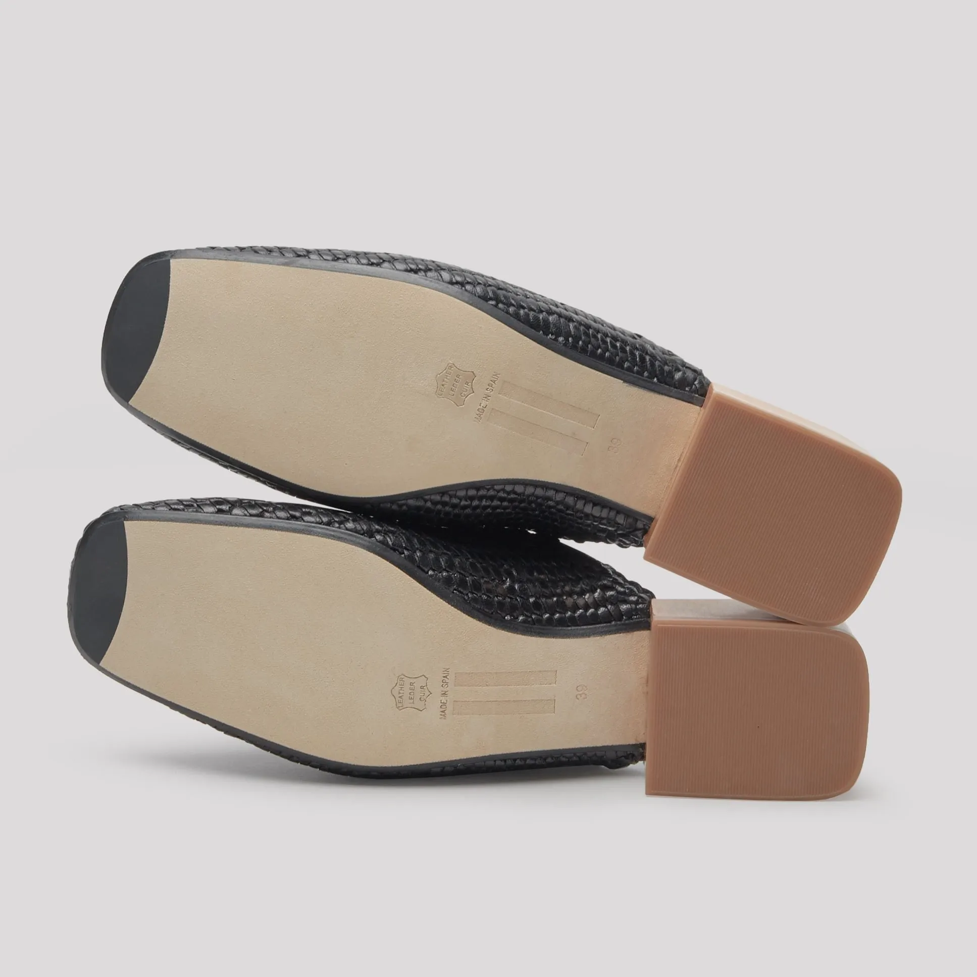 Juana Cutting-edge features Woven Mules Black Leather Beautifully designed