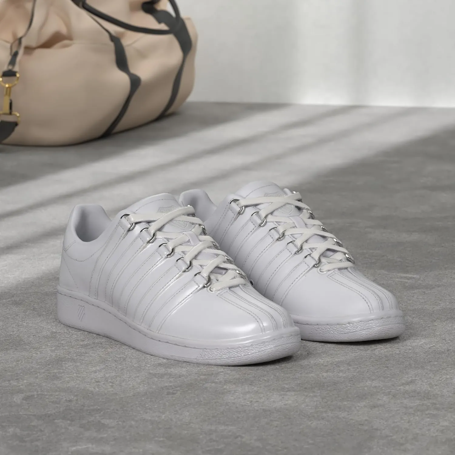 K-Swiss Women's Classic VN Leather Sneaker