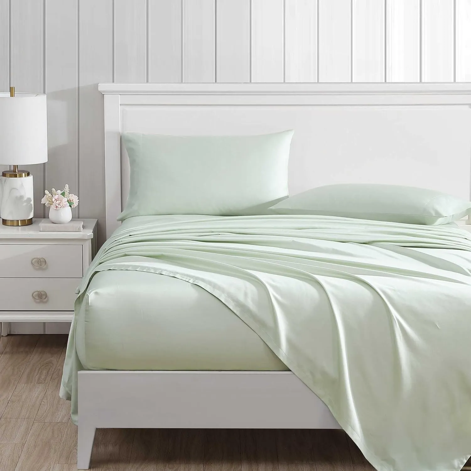 Laura Ashley - Queen Sheet Set, Luxury Sateen Cotton Bedding, 800 Thread Count, Soft & Smooth Home Decor (Solid Green, Queen)