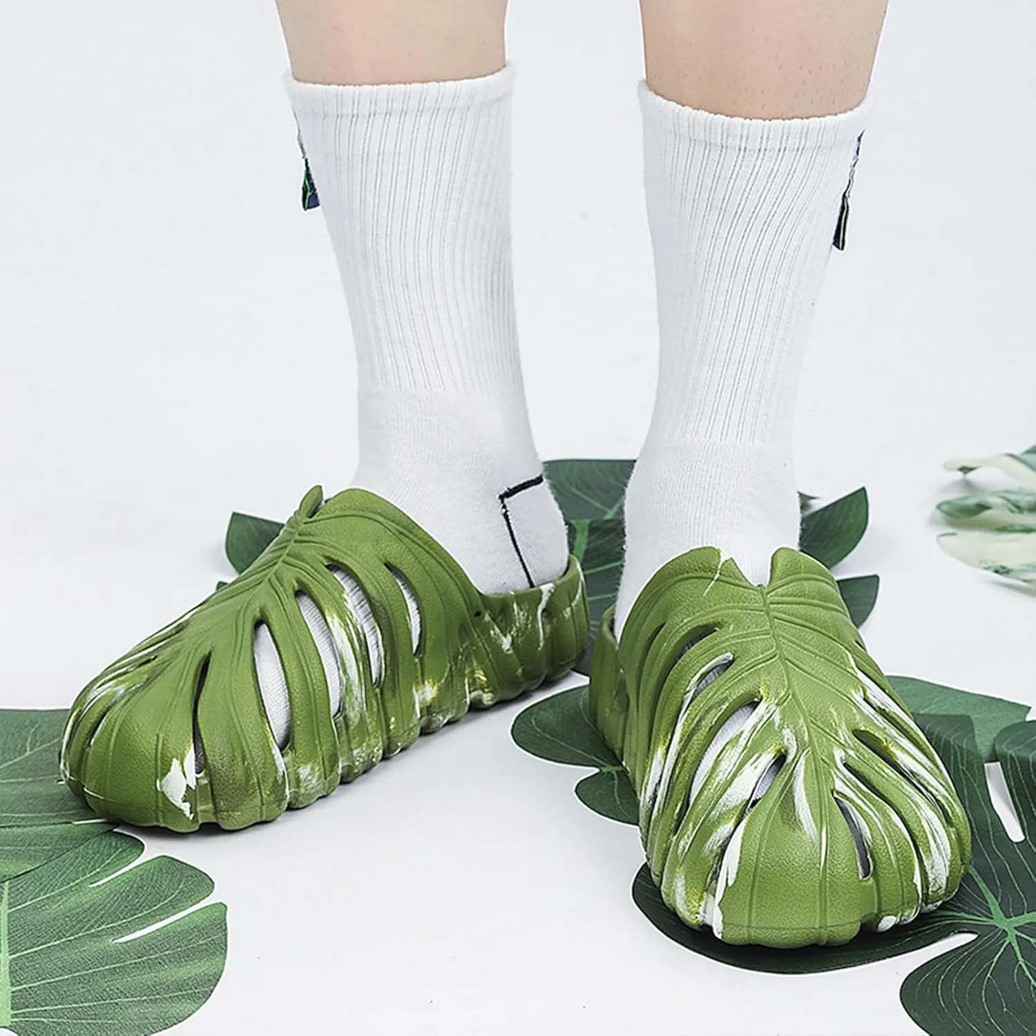 LELEBEAR Monstera Slippers, Monstera Pillow Slippers Open Toe Non Slip Slippers, Monstera Slides for Women and Men