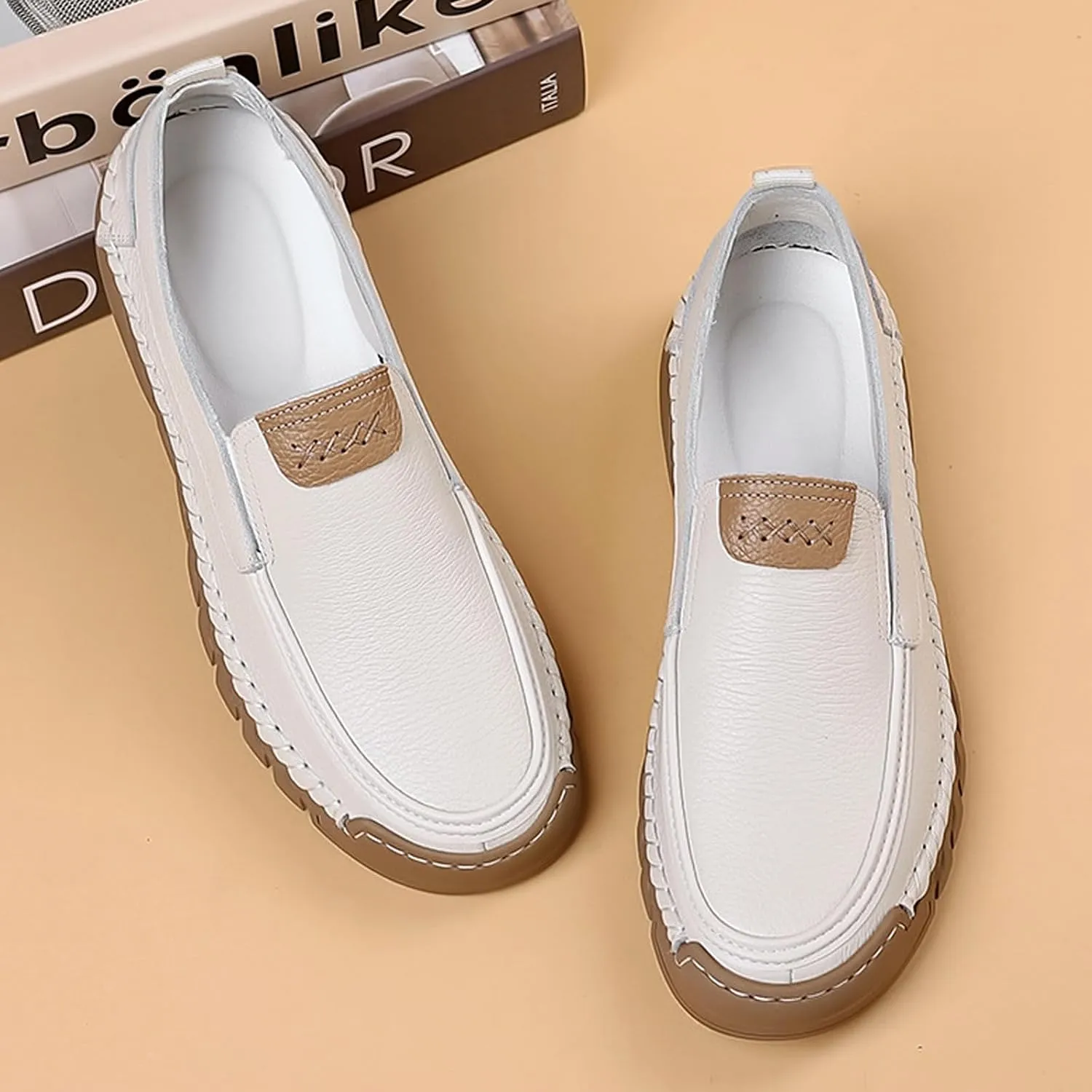 Men's Soft Leather Flat Boat Shoe Round Toe Hand Stitching Soft Platform Anti-Slip Driving Sneakers Outdoor Comfort Lightweight Casual Shoe