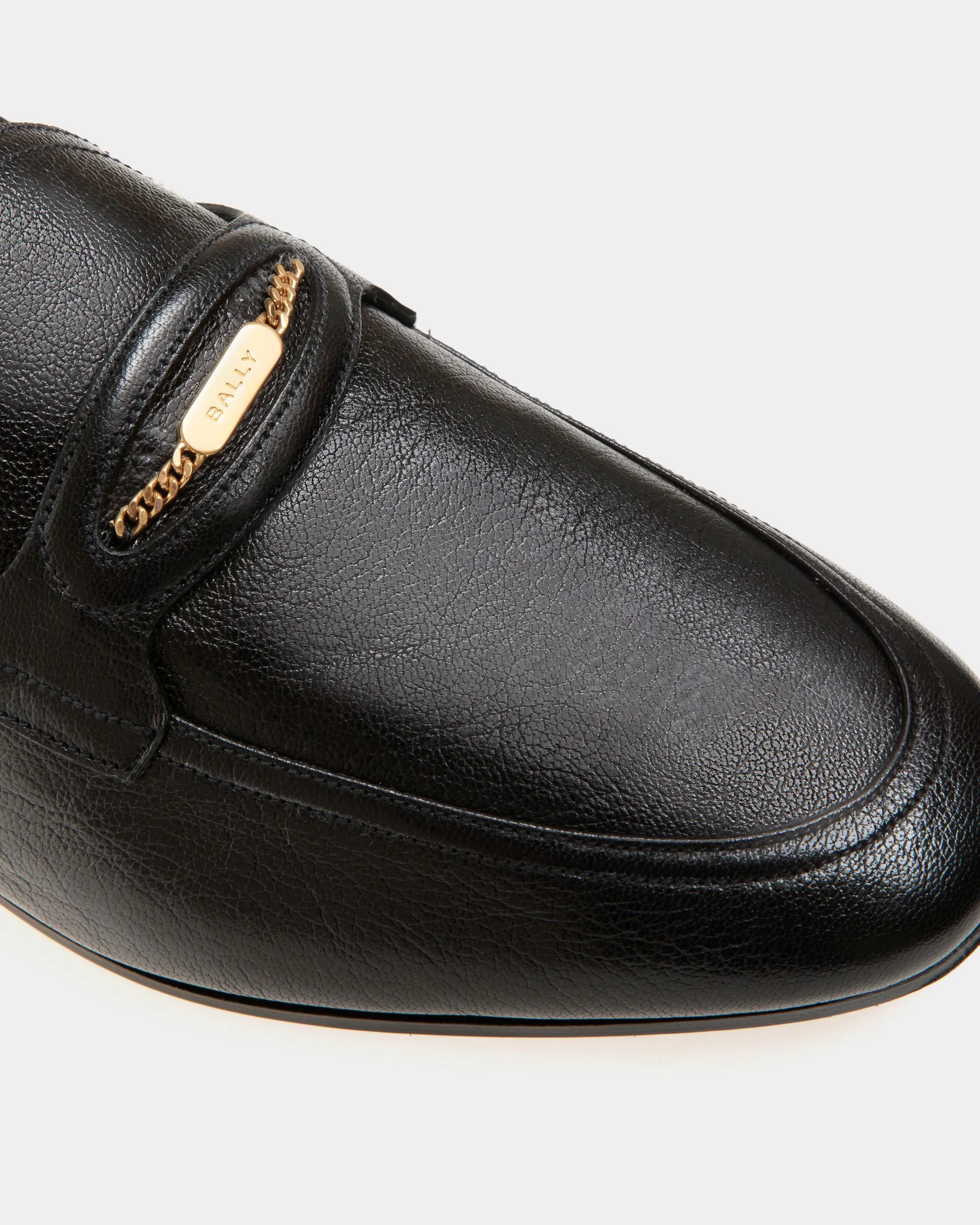 Plume Loafer in Black Grained Leather