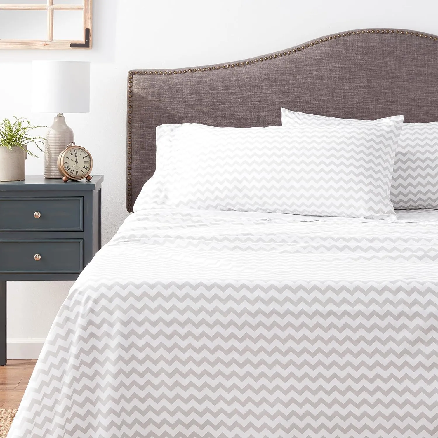 Queen Size Bed Sheets - Breathable Luxury Sheets with Full Elastic & Secure Corner Straps Built In - 1800 Supreme Collection Extra Soft Deep Pocket Bedding Set, Sheet Set, Queen, Chevron Gray