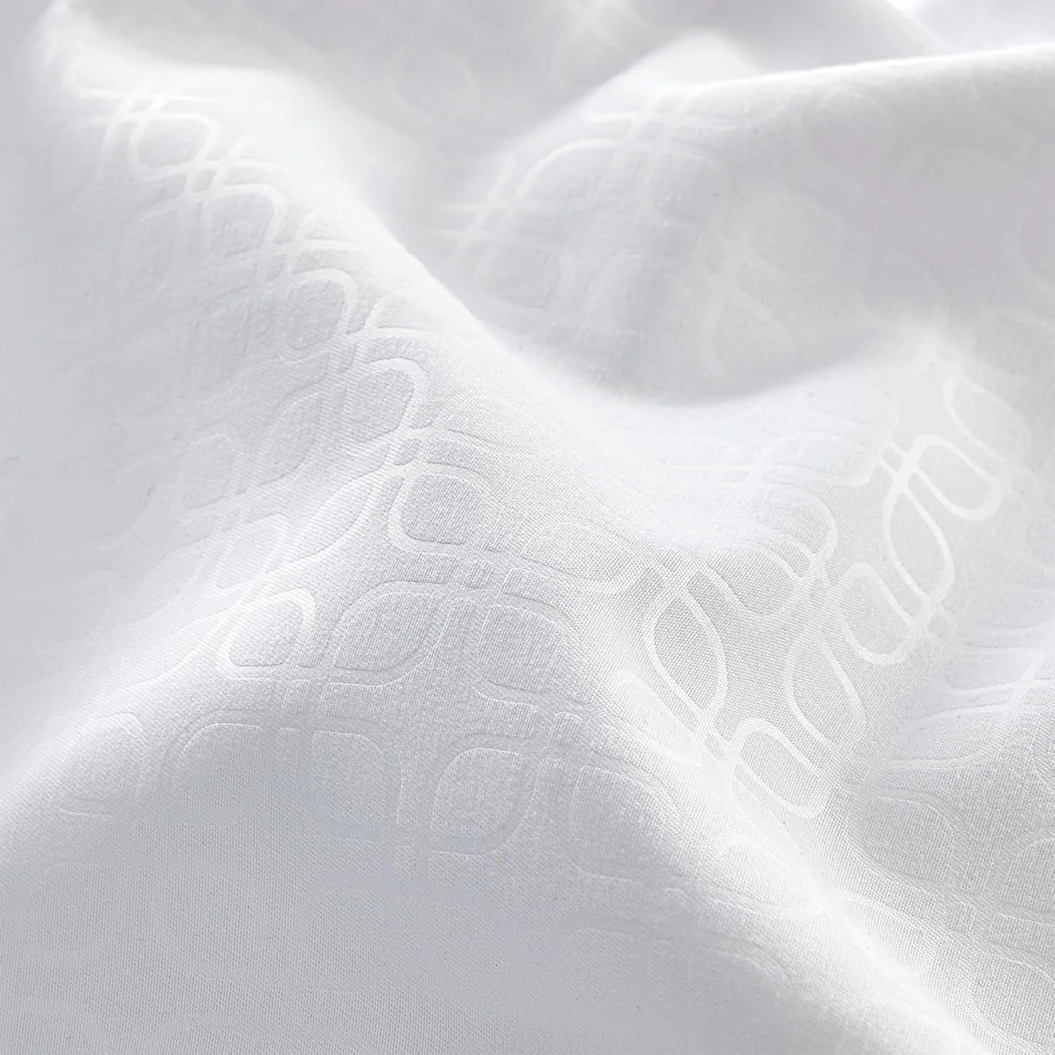 SLEEP ZONE Four-Leaf Clover Soft Brushed Microfiber，4-Piece Floral Embossed Sheet Set for Women Men，Deep Pockets, Easy-Fit, Extra Soft & Wrinkle Free Sheets (White, Queen