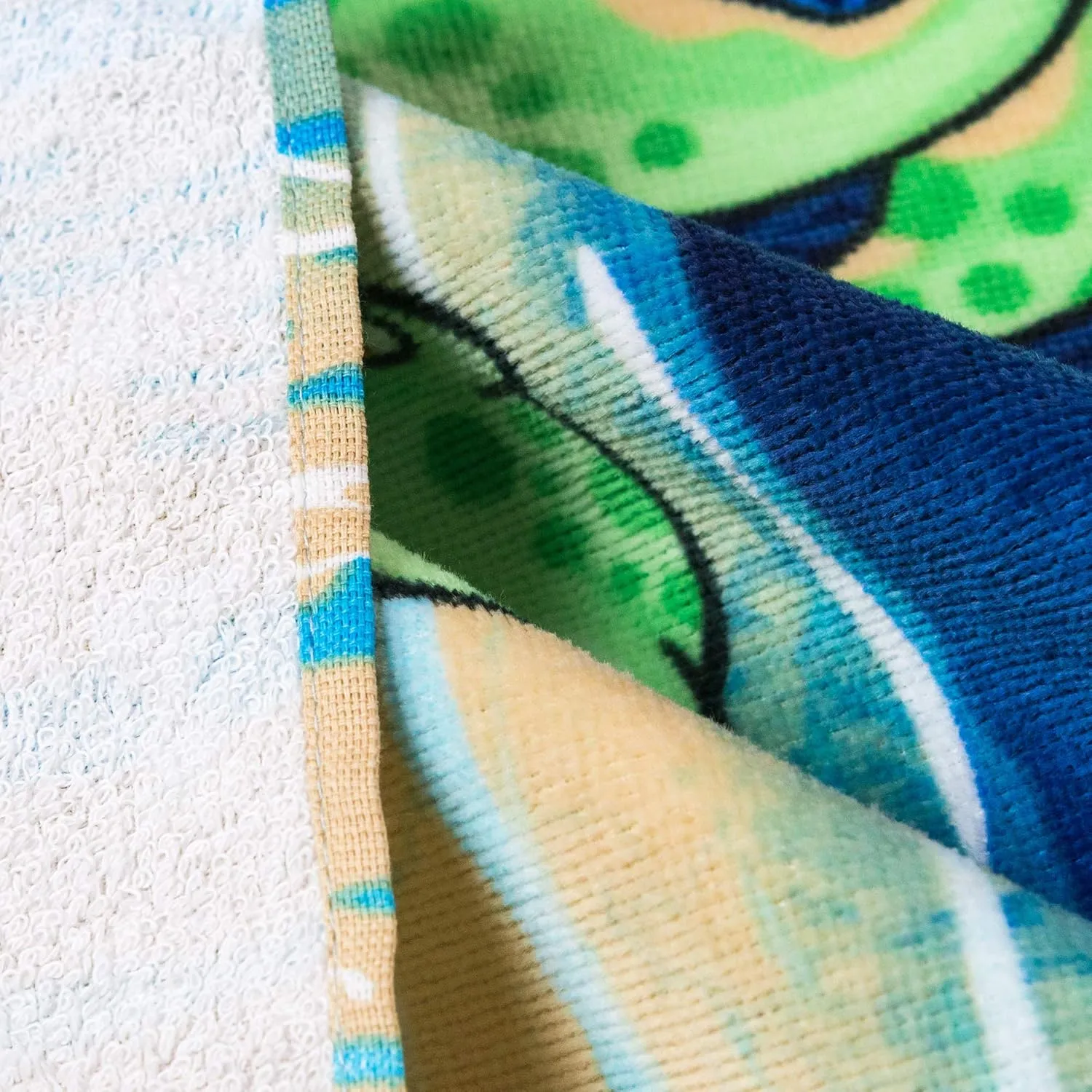 Softerry - Happy Little Turtles Beach Towel 28 x 51 inches (70 x 130cm) 100% Cotton Soft and Absorbent (1 Towel, Little Turtles)