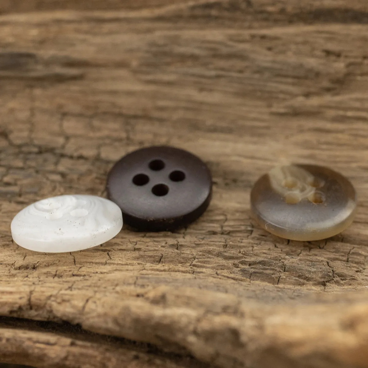 Thin-Edged White Khaki  Dark Brown Resin Buttons for Casual Shirts 90 Pack