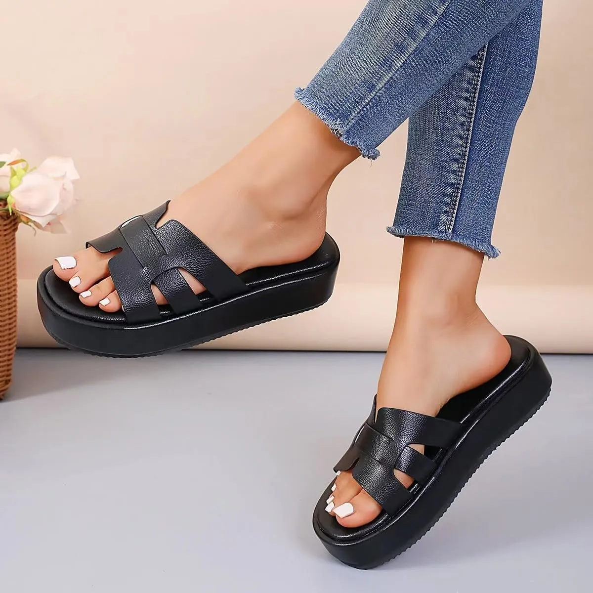 TOCONFFON Women's Flat Sandals Comfortable Platform Slides Sandals Casual Summer Beach Slip On Sandals with Soft PU Leather