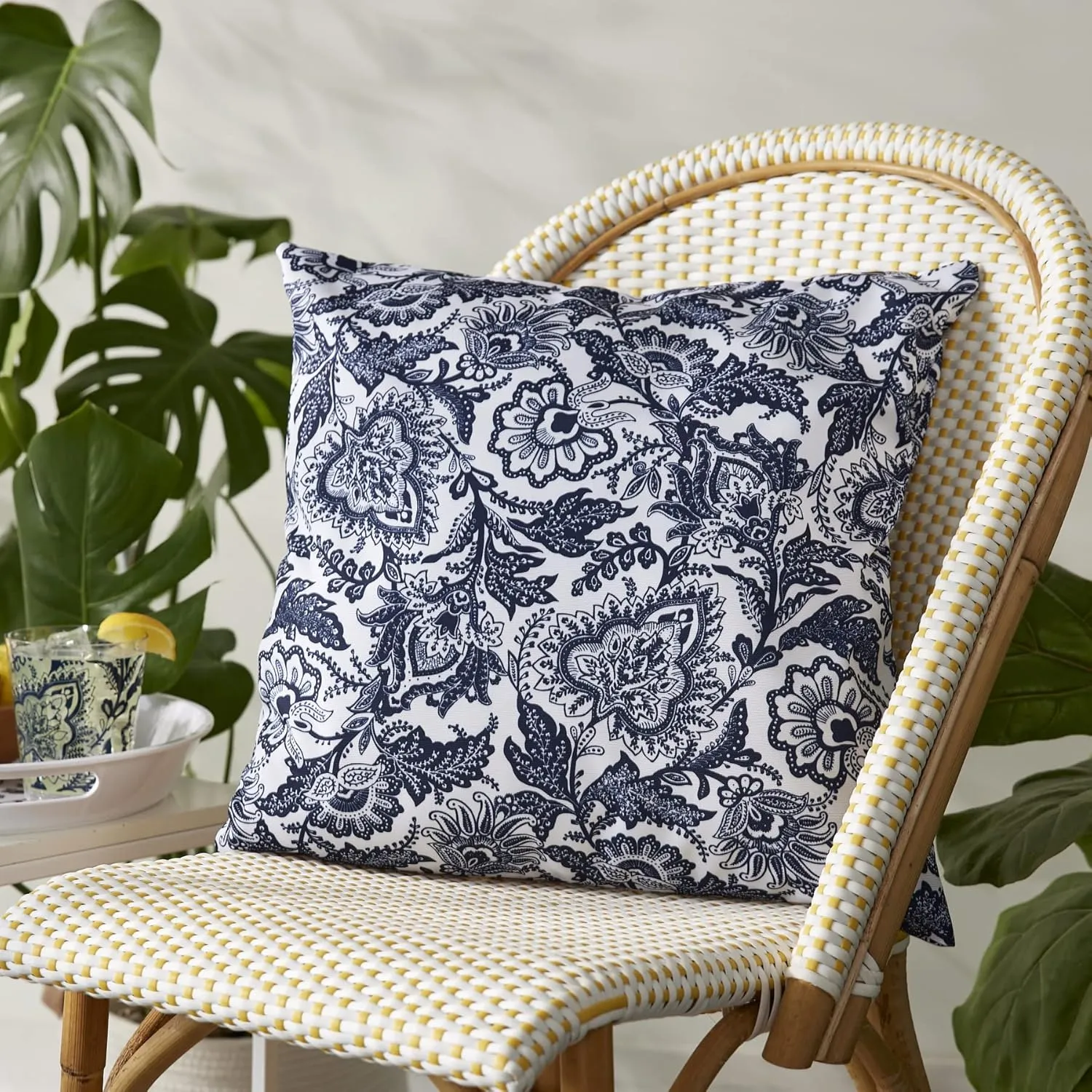 Vera Bradley Women's Recycled Lighten Up Water-resistant Indoor/Outdoor Throw Pillow With Hypoallergenic Insert, Java Navy & White, One Size