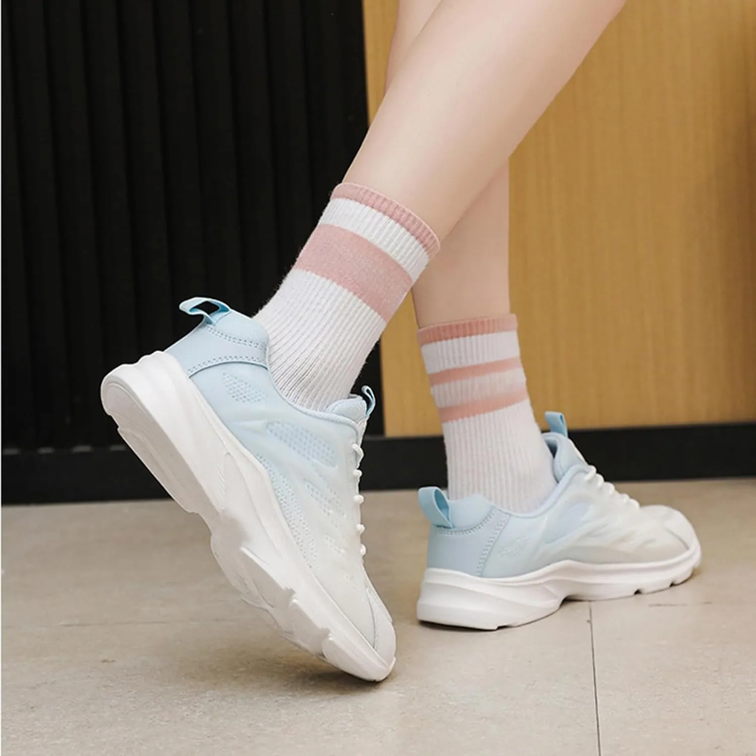 Womens Breathable Mesh Lace Up Walking Shoes Classic Lightweight Soft Athletic Tennis Running Shoes Casual Memory Foam Sneakers
