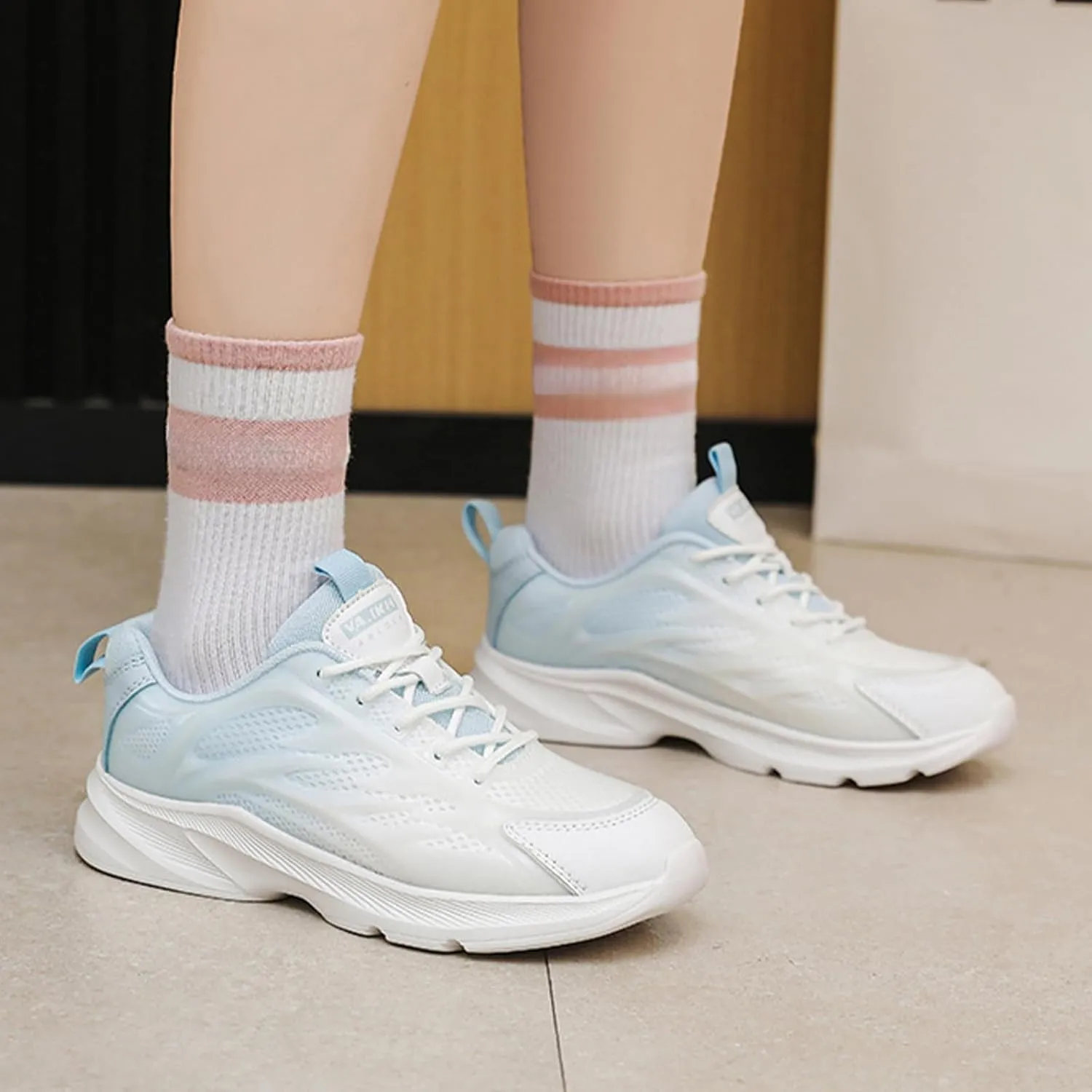 Womens Breathable Mesh Lace Up Walking Shoes Classic Lightweight Soft Athletic Tennis Running Shoes Casual Memory Foam Sneakers