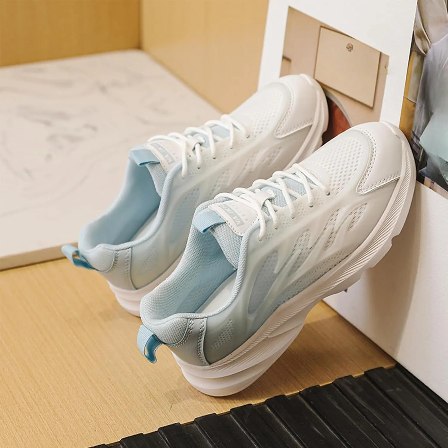 Womens Breathable Mesh Lace Up Walking Shoes Classic Lightweight Soft Athletic Tennis Running Shoes Casual Memory Foam Sneakers