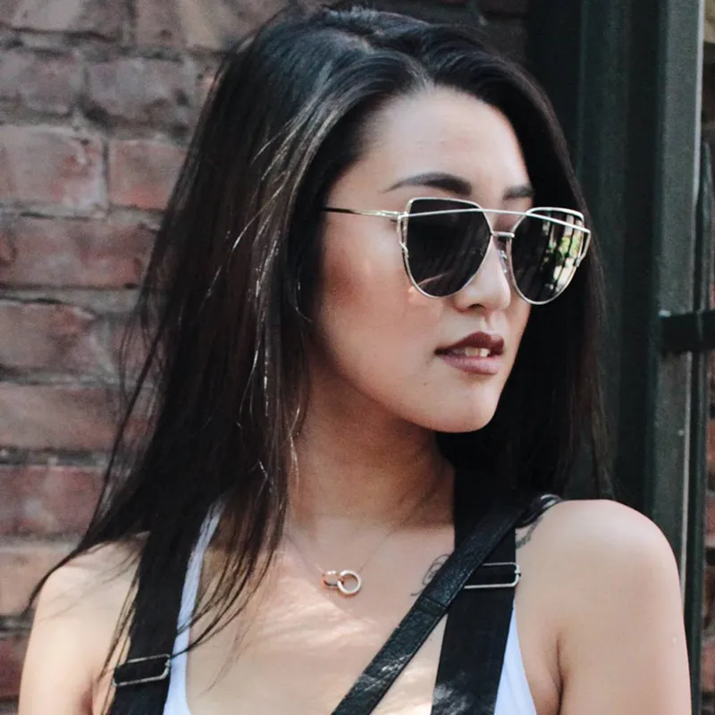 Women's Oversize Thin Temple Flat Lens Sunglasses A544