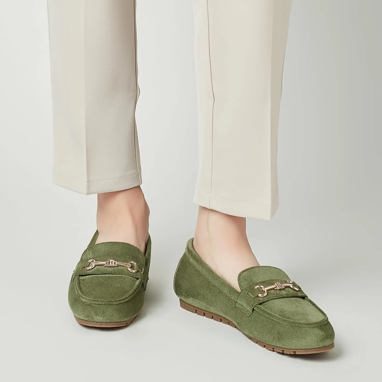 Women's Wide Loafers Casual Slip on Flat Shoes Women's Comfort Penny Loafers with Arch Support Women Dressy Moccasins
